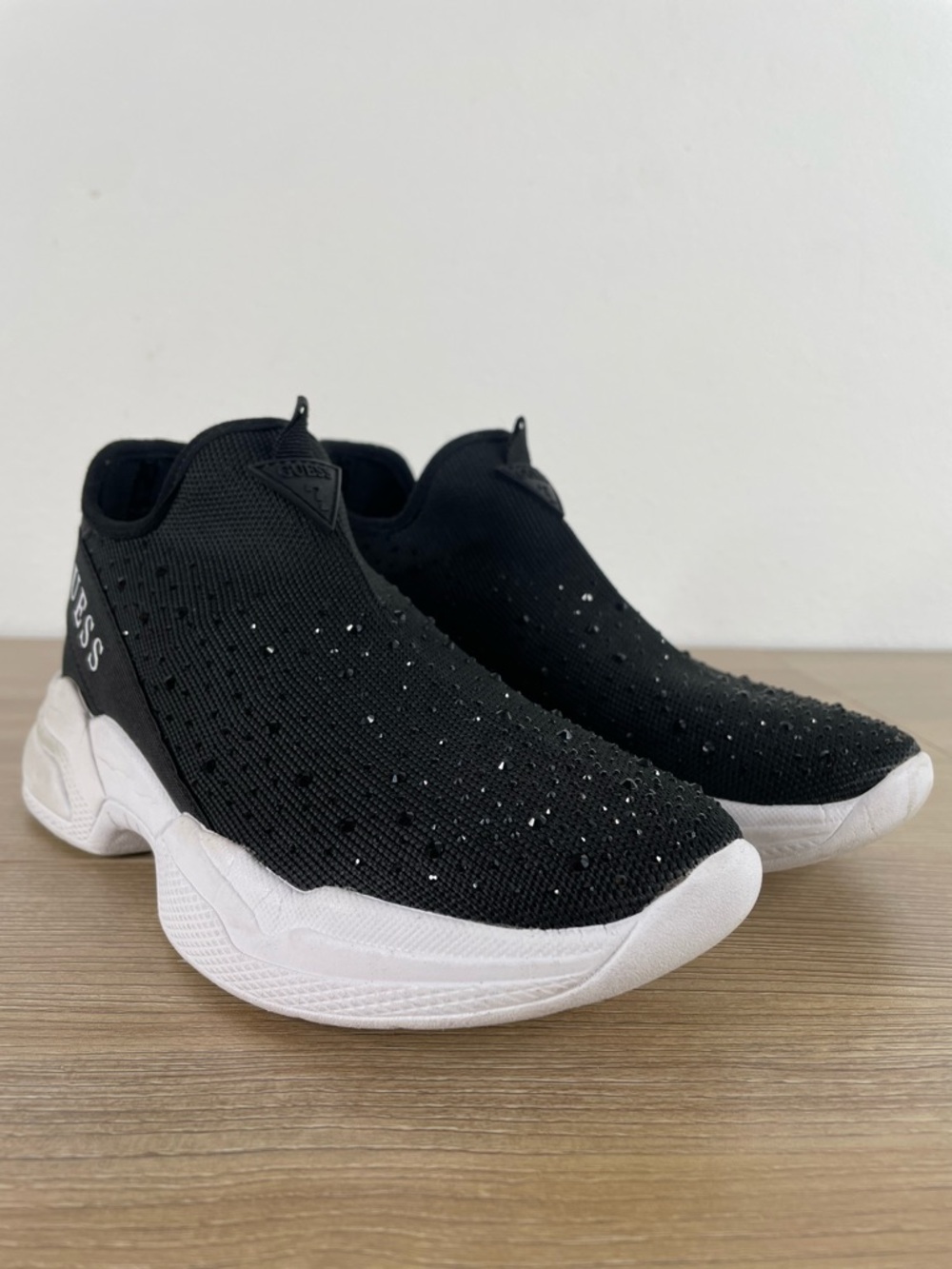 Guess Slip On Rhinestone Bougie Dress Sneakers Black Sz 7  Women Comfy Upscale